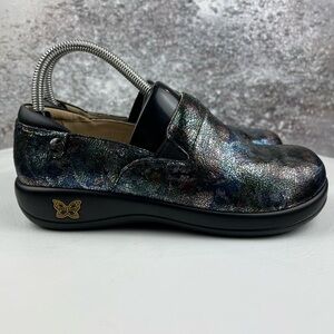 532 Alegria Women's Multicolor Slip-On Shoes
8-8.5